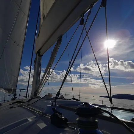 Boat Experience Holiday26 Hotel en barco *